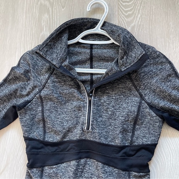 Lululemon Pullover Run Full Tilt Women’s size 4 Grey Half Zip - Picture 8 of 16